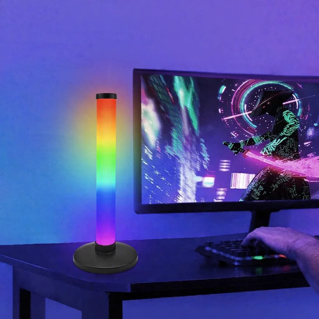 Luce d'atmosfera RGB reattiva al suono per setup gaming da scrivania