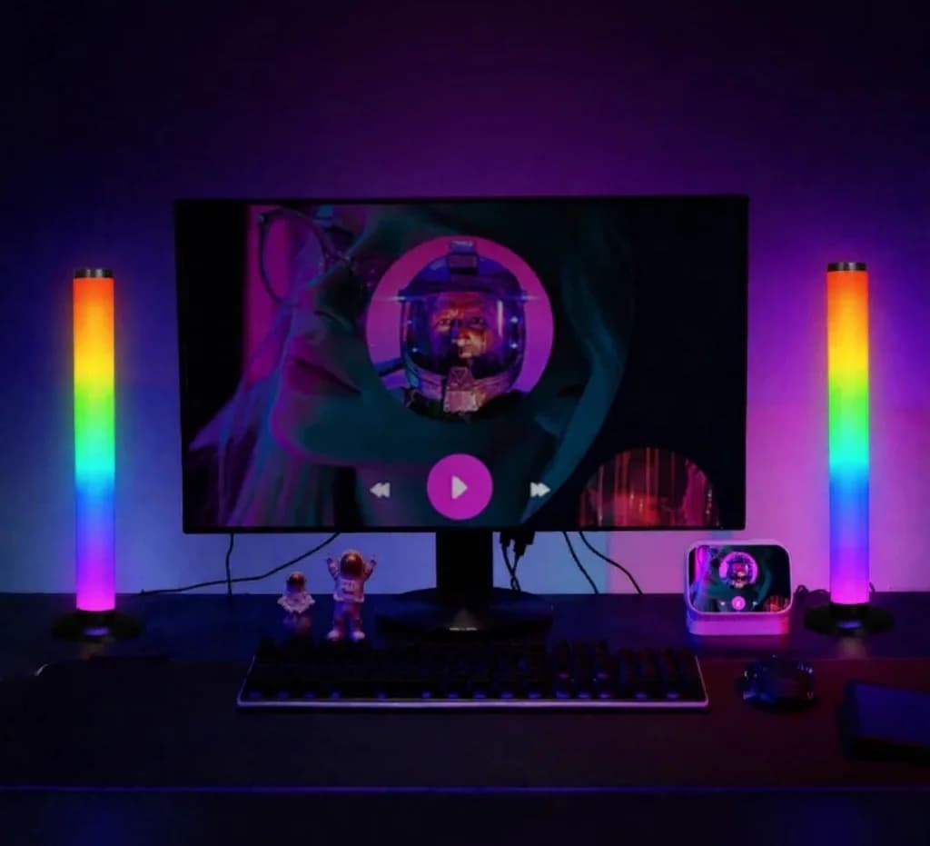 Lampada da scrivania RGB a 360 gradi reattiva al suono con controllo app e telecomando