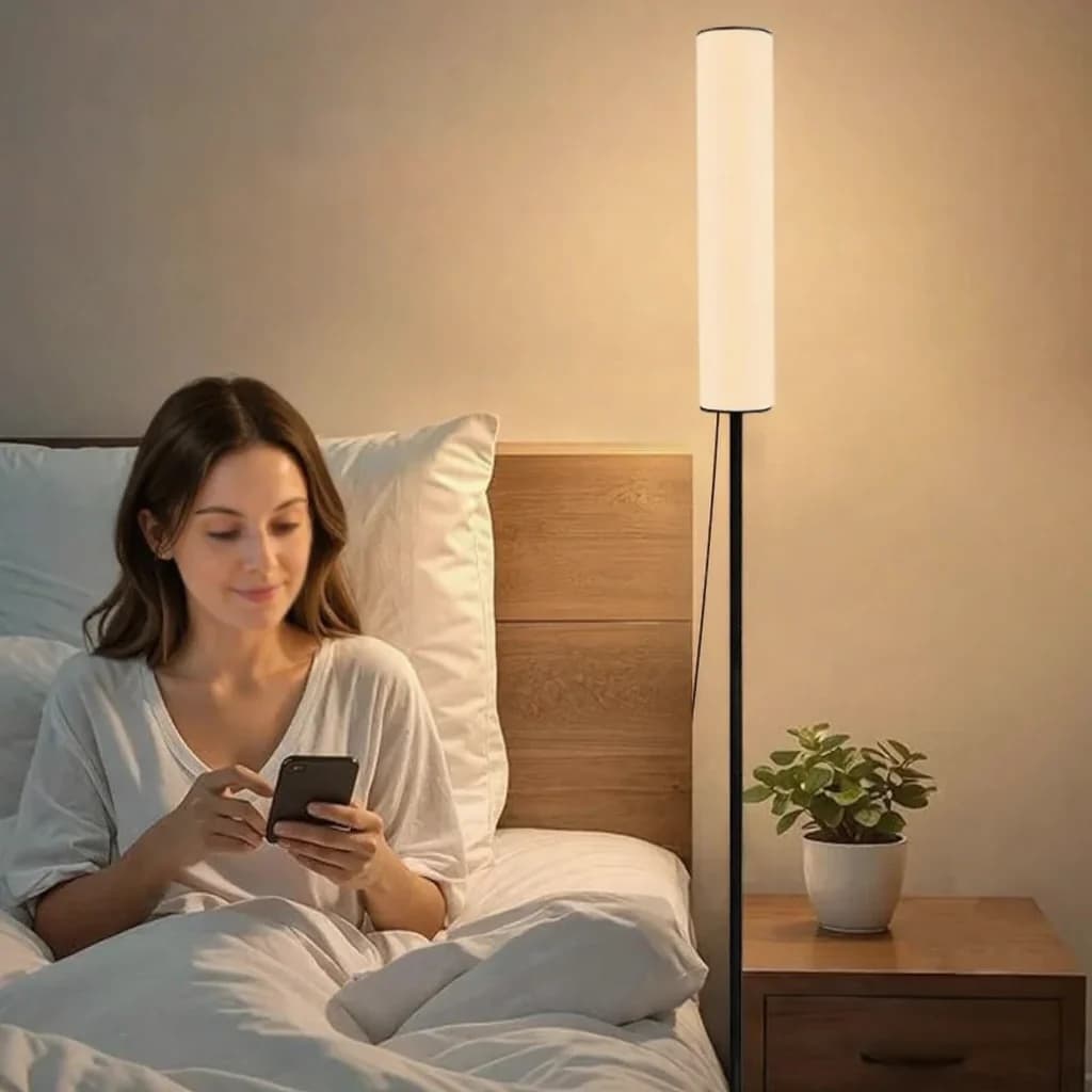 Lampada da terra LED ad altezza regolabile con base a treppiede e tre modalità colore